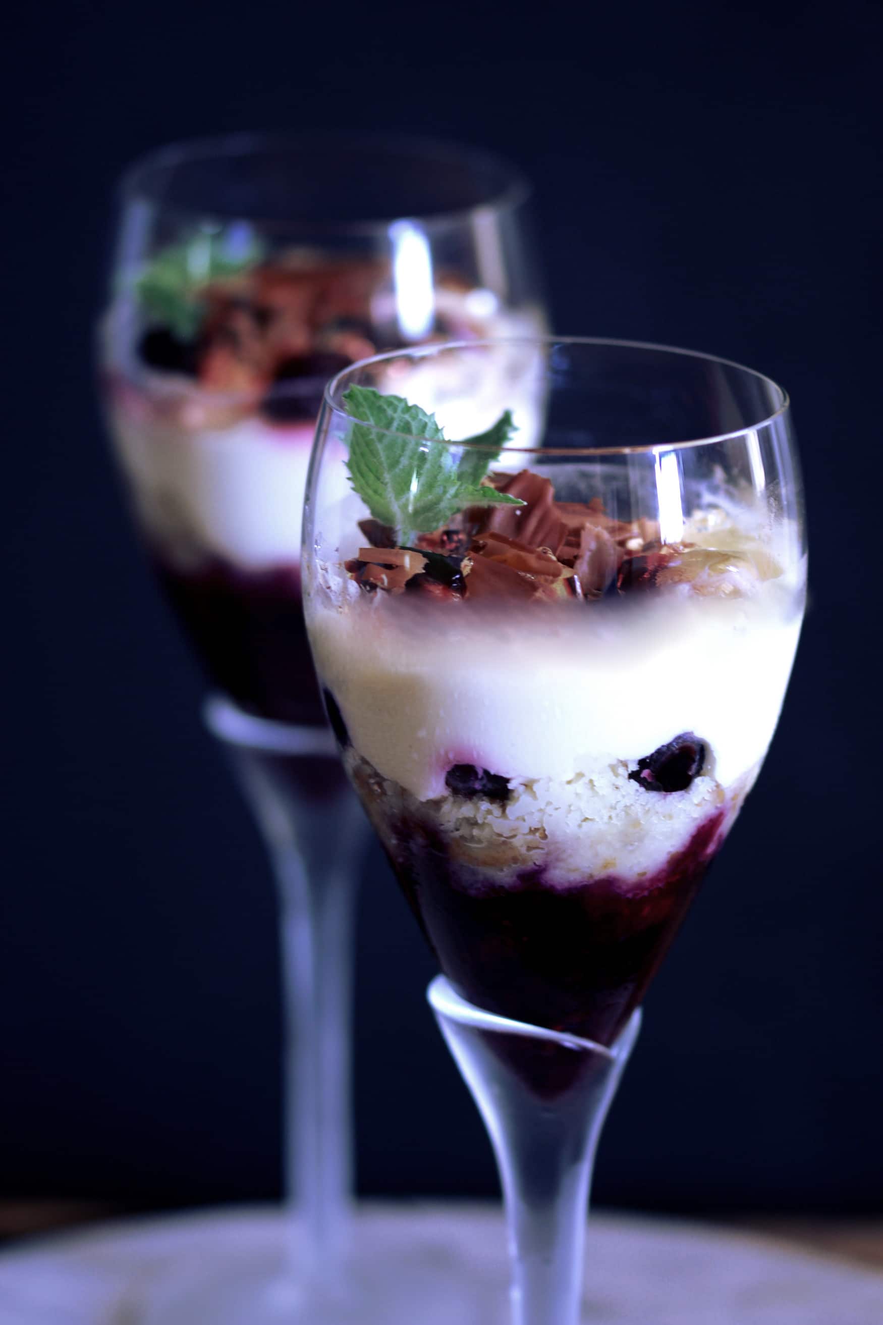 Individual champagne jelly Christmas trifles