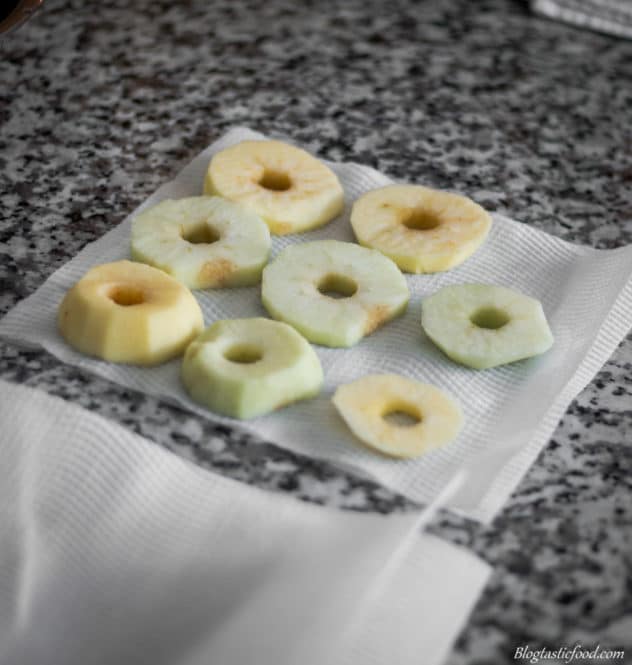 A photo of sliced apples on kitchen paper.