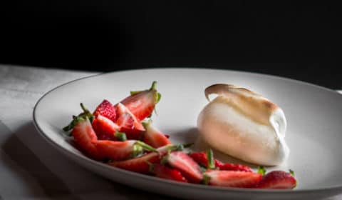 A meringue served with strawberries.